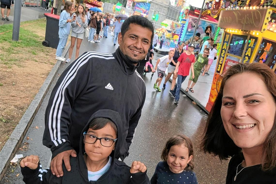 Auf dem Straßenfest sind Caner und Tatjana Özkul zusammengekommen. Inzwischen besuchen sie die Veranstaltung auch gerne mit ihren Kindern Can und Ela.Fotos: privat