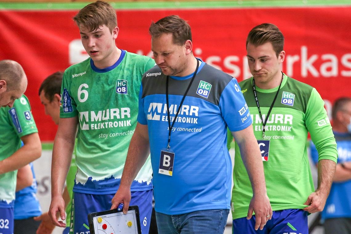 Auf dem Weg hoch in die zweite Liga wartet auf Trainer Matthias Heineke und seine Handballer nun der TuS Vinnhorst. Im Hinspiel geht es für die Schwaben zu den Niedersachsen. Foto: A. Becher