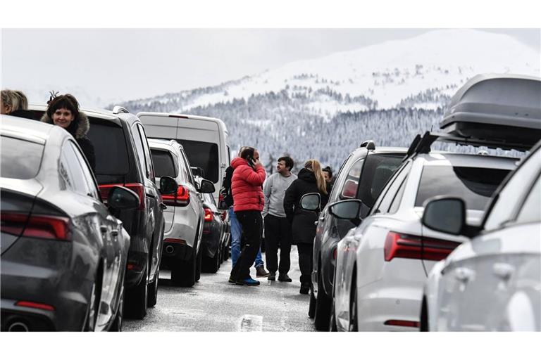 Auf dem Weg in den Winterurlaub ist mit Stau zu rechnen – wie hier am Brenner (Archiv).