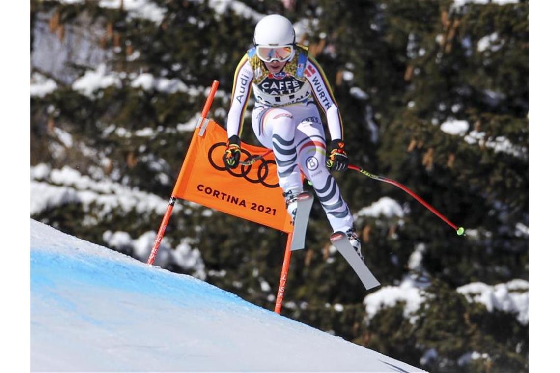 Auf dem Weg zu Silber in der Abfahrt: Kira Weidle in Aktion. Foto: Marco Trovati/AP/dpa
