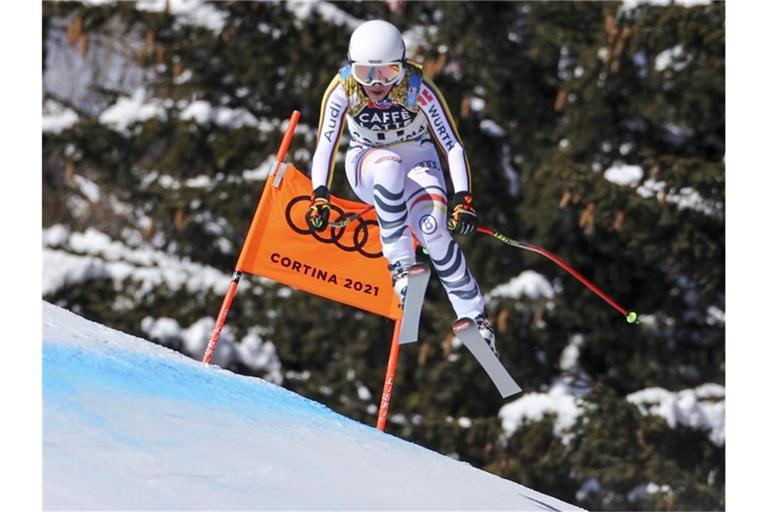 Auf dem Weg zu Silber in der Abfahrt: Kira Weidle in Aktion. Foto: Marco Trovati/AP/dpa