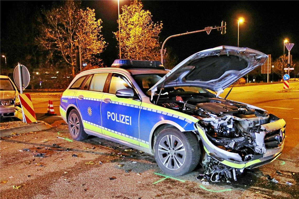 Kollision mit Polizeiwagen Auf dem Weg zum Einsatz stößt der Streifenwagen mit einem anderen Auto zusammen. Foto: 7aktuell.de/K.Lermer
