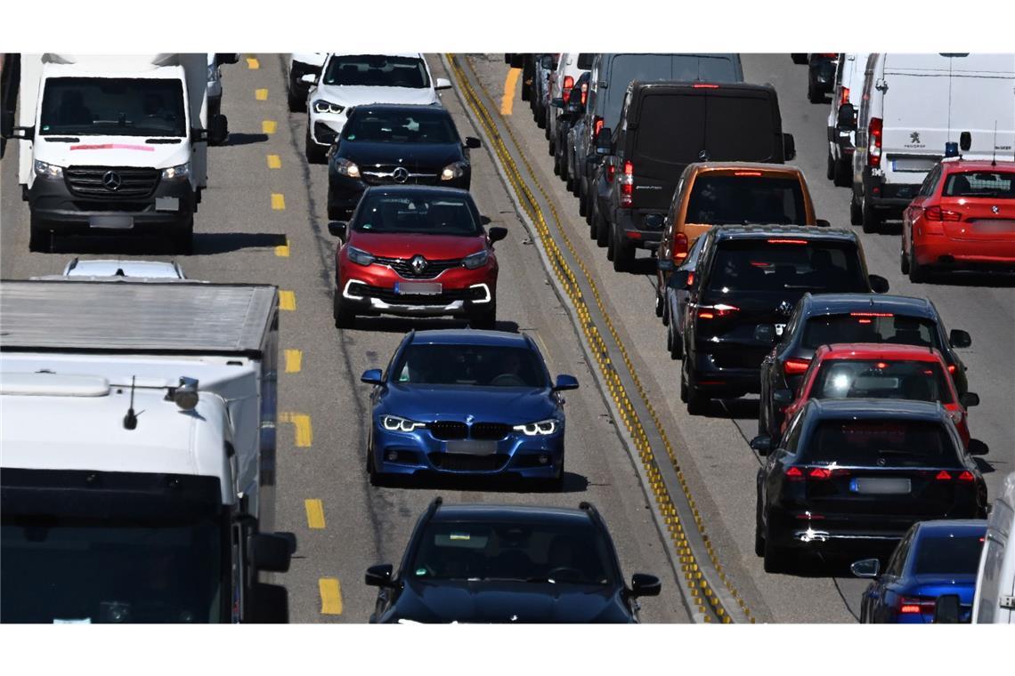 Auf den Autobahnen wird es rund um Weihnachten voll (Symbolbild).