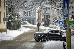 Auf den Backnanger Straßen sorgt der Schnee für erschwerte Verhältnisse. Foto: Alexander Becher