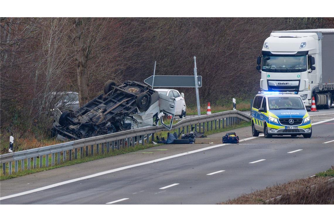 Auf der A44 bei Jülich ist es am Morgen zu einem schweren Verkehrsunfall gekommen.