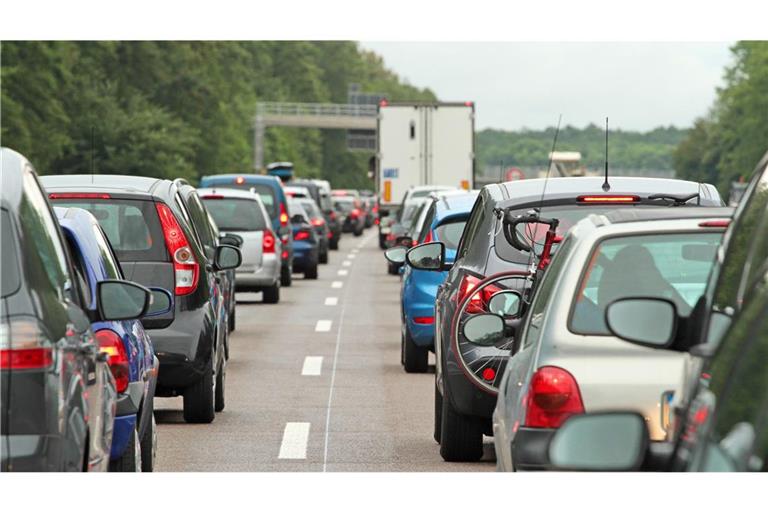 Auf der A6 droht Stau (Symbolbild).