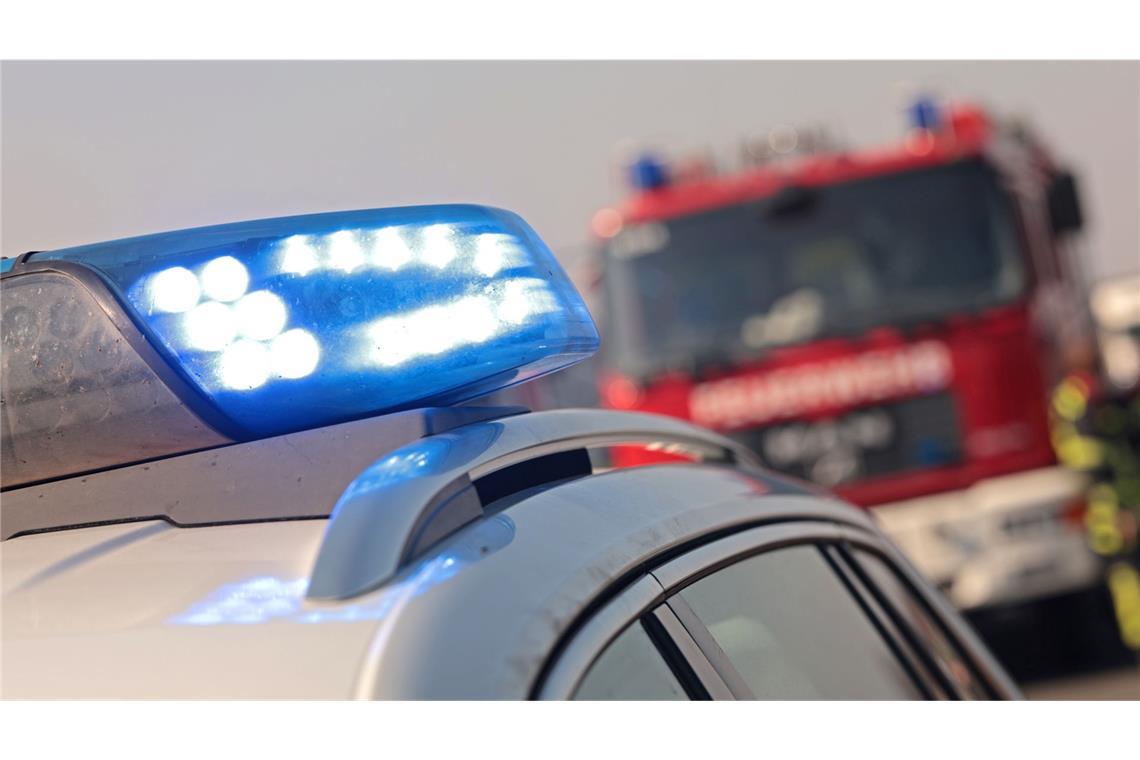 Porsche brennt auf A8 – Autobahn in Richtung Stuttgart gesperrt Auf der A8 kommt es durch den Brand zu einer starken Rauchentwicklung. (Symbolfoto)