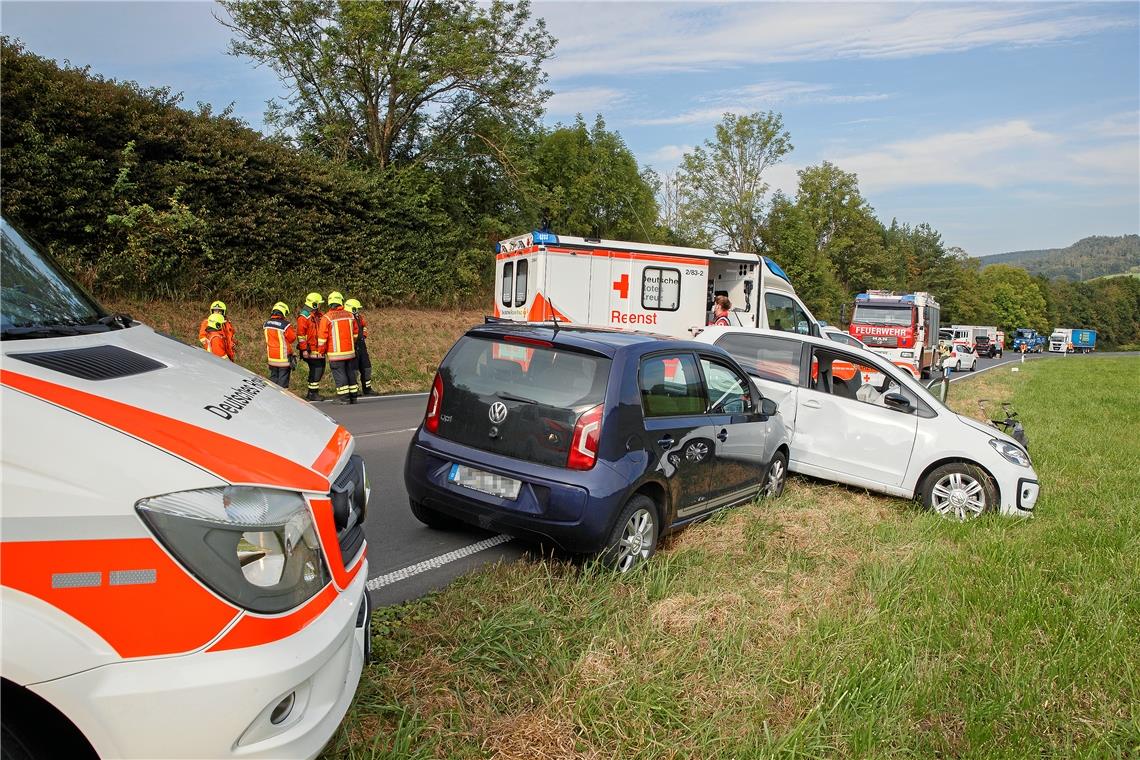 Auf der B 14 zwischen Katharinenhof und Unterer Staigacker geriet am Dienstag ein Wagen in den Gegenverkehr Foto: J. Fiedler