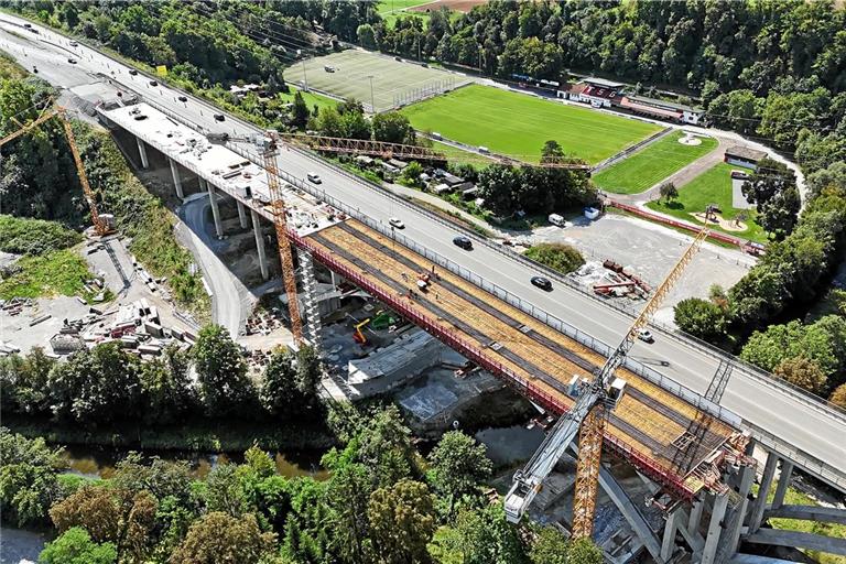 Auf der Baustelle wird sich dieser Tage wieder einiges tun.  Foto: Ulrich Maier