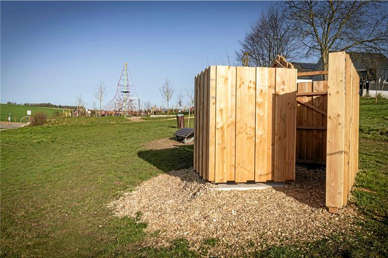 Auf der beliebten Freizeitanlage Rappenberg in Kirchberg will man das Toilettenproblem mit einfachen Mitteln lösen. Fotos: Alexander Becher