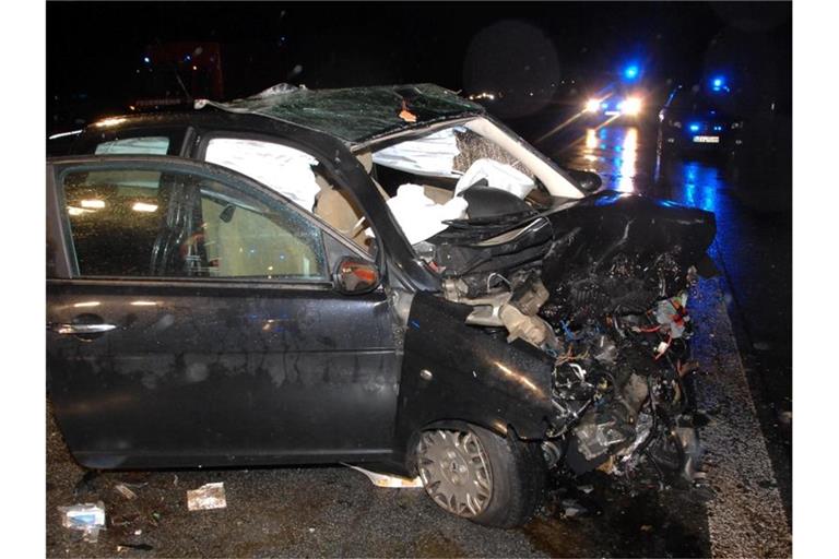 Auf der Flucht vor der Polizei hatte ein Freigänger als Geisterfahrer einen Unfall verursacht. Eine 21-Jährige starb. Der BGH muss jetzt entscheiden, ob zwei JVA-Beamte mitschuldig waren. Foto: Klaus-Dieter Häring