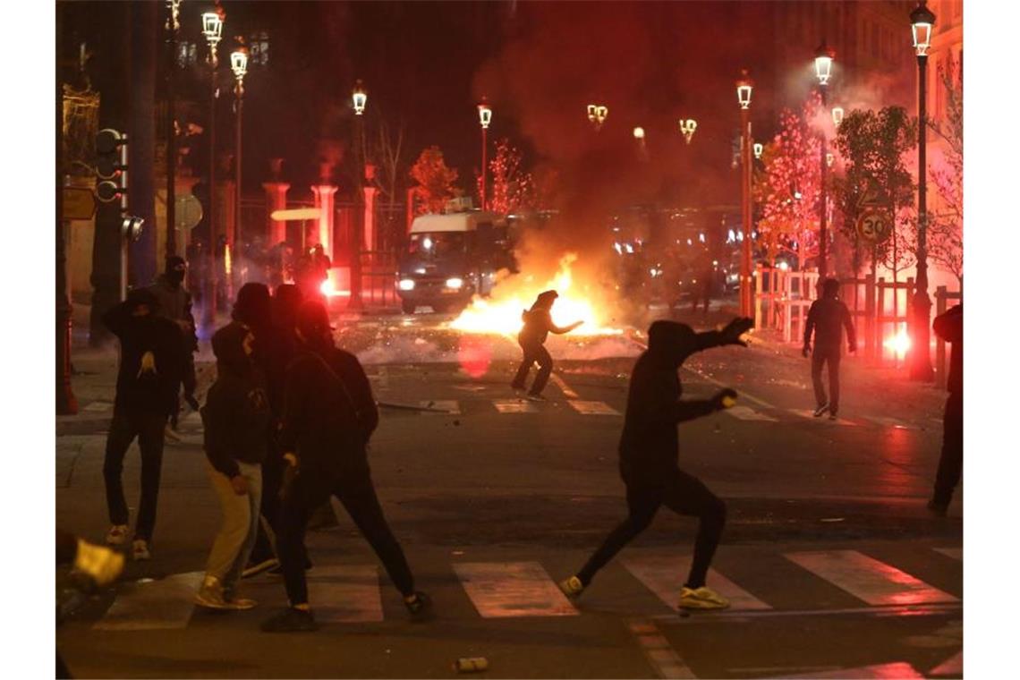 Frankreich erwägt mehr Autonomie für Korsika Auf der französischen Mittelmeerinsel Korsika kommt es seit rund einer Woche zu Demonstrationen und Ausschreitungen. Foto: Pascal Pochard-Casabianca/AFP/dpa/Archiv