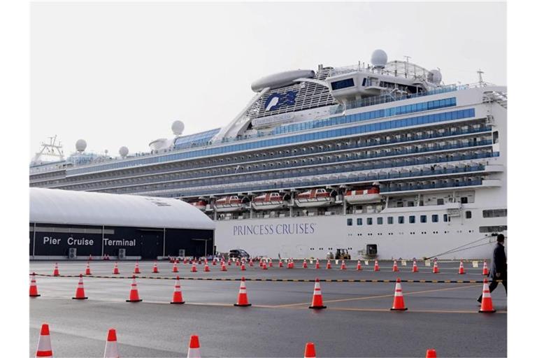 Auf der im Hafen des japanischen Yokohama in Quarantäne liegenden „Diamond Princess“ gibt es 200 Coronavirus-Fälle. Foto: ---/kyodo/dpa