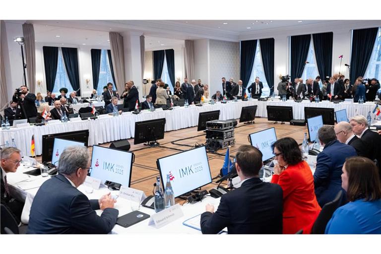 Auf der Innenministerkonferenz in Bremen haben die Innenminister über zahlreiche Themen diskutiert - unter anderem über Drohnenabwehr.