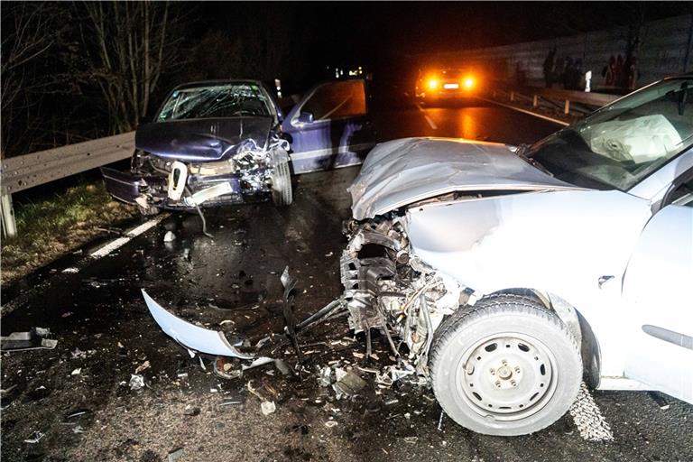 Auf der L1142 kam es zwischen Hegnach und Waiblingen zu einem schweren Verkehrsunfall mit drei Fahrzeugen. Foto: 7aktuell.de/ Adomat 