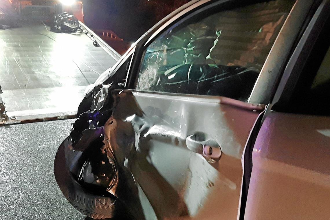 Unfall auf glatter Fahrbahn Auf der nassen, glatten Fahrbahn auf der Landesstraße 1148 hat sich heute Abend ein Unfall ereignet: Foto: 7aktuell/K. Lermer