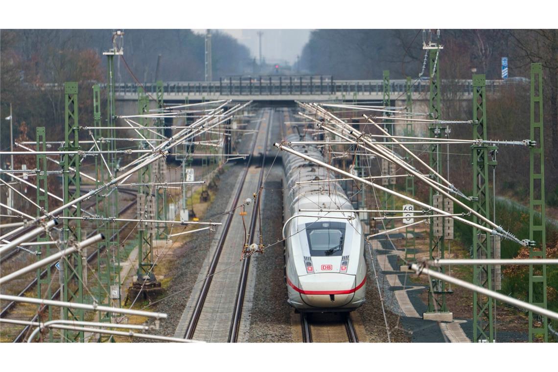 Oberleitungsstörung auf Riedbahnstrecke Auf der Riedbahnstrecke ist es zu einer Oberleitungsstörung gekommen (Symbolbild)
