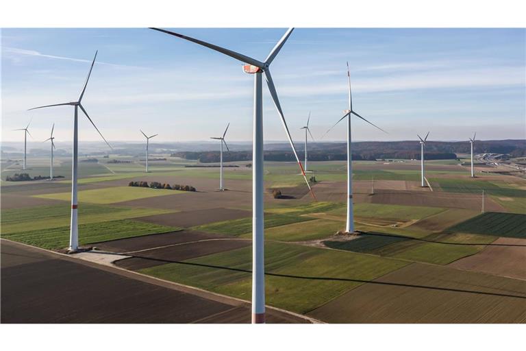 Auf der Schwäbischen Alb stehen jede Menge Windräder.