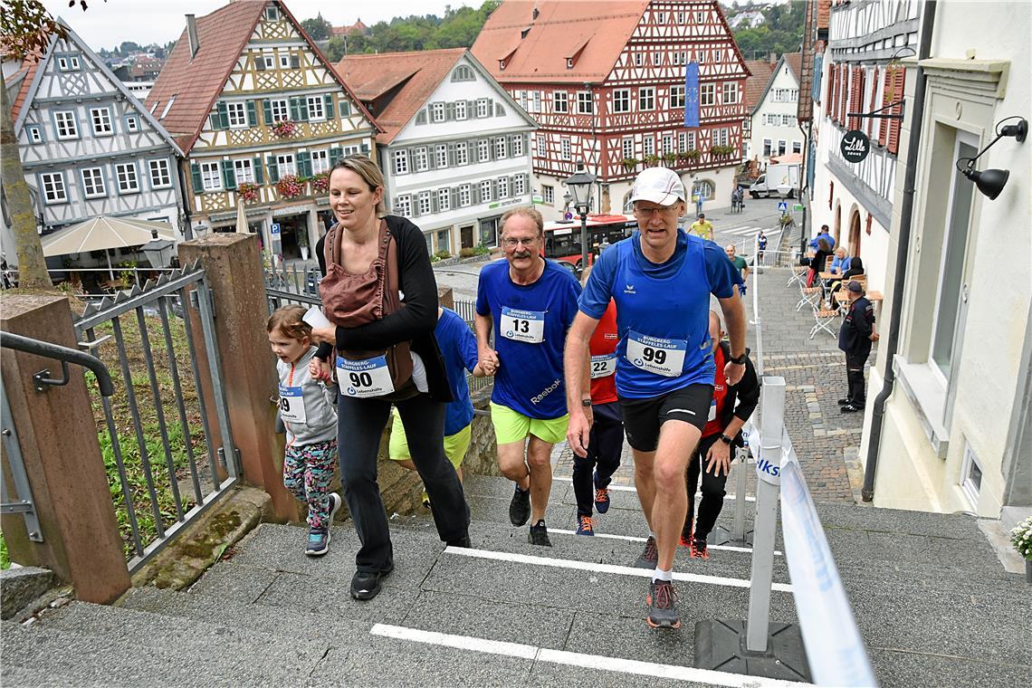 Schwitzen für den guten Zweck: 8. Stäffeleslauf in Backnang Auf der Strecke müssen die Läufer viele Treppen bewältigen. Foto: Tobias Sellmaier