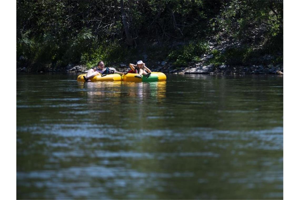 Extreme Hitze in Nordamerika: Hunderte Tote bei fast 50 Grad Auf der Suche nach Abkühlung im Clark Fork River in Missoula (US-Bundesstaat Montana). Foto: Tommy Martino/AP/dpa