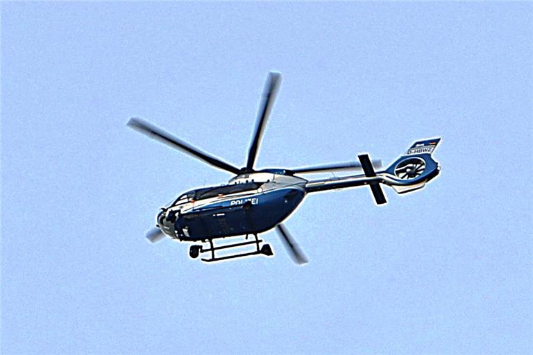 Auf der Suche nach der vermissten 16-Jährigen kreiste heute Nachmittag zwischen Remshalden-Grunbach und Weinstadt-Beutelsbach ein Polizeihubschrauber. Symbolfoto: Alexandra Palmizi