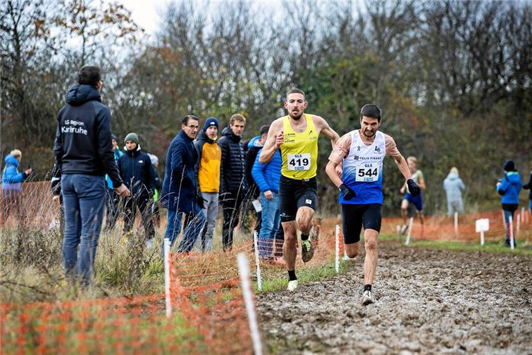 Auf der Überholspur: Der deutsche Meistertitel im Crosslauf ist der jüngste Erfolg von Jens Mergenthaler (links). Foto: Imago