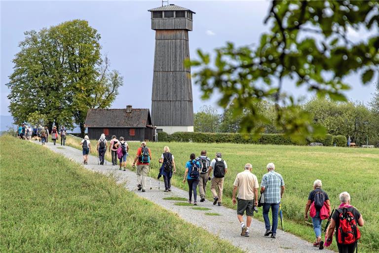 Auf der Zielgeraden: Nach der gut sieben Kilometer langen Wanderung ist die Tour am Juxkopfturm fast zu Ende. Wer mag, kann die rund 100 Stufen auf die Aussichtsplattform hochsteigen und den Blick von oben nochmals über die zurückgelegte Strecke schweifen lassen.
