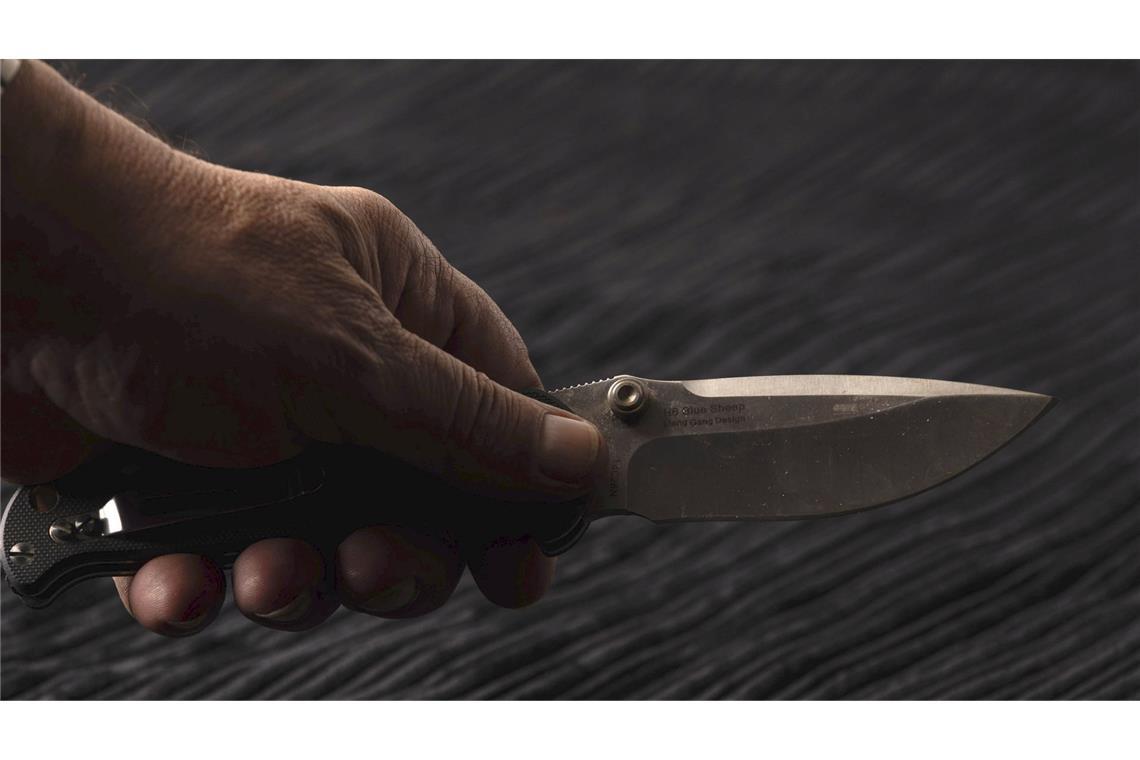 24-Jähriger wird mit Messer bedroht und setzt Pfefferspray ein Auf die Bedrohung mit dem Messer reagierte der junge Mann mit Pfefferspray. (Symbolbild)