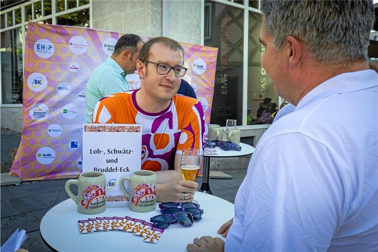 Auf die Bierkrüge vor ihm wird OB Maximilian Friedrich öfter angesprochen. Foto: Alexander Becher