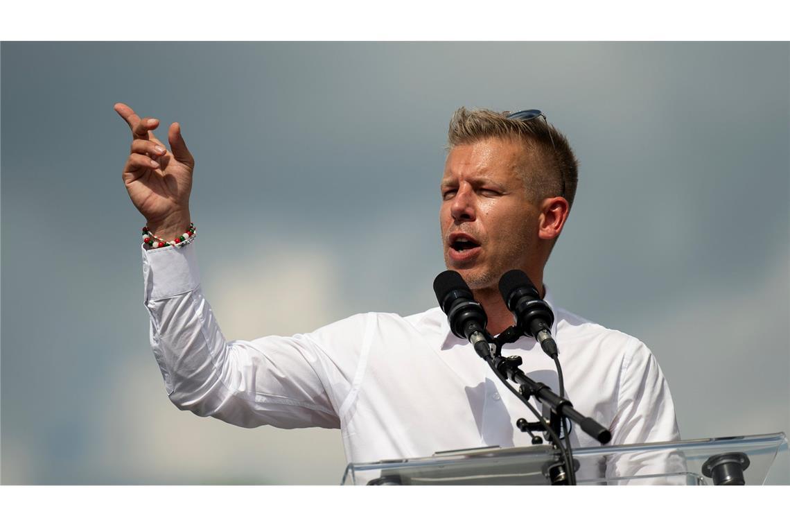 Auf diesen Mann setzen viele Gegner von Orban in Brüssel: Peter Magyar ist der wichtigste Herausforderer bei der Parlamentswahl am 12. April. (Archivbild)