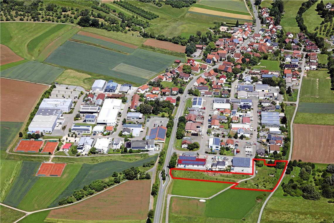 Neuer Standort für Container ist in Mittelbrüden Sicht Auf einem Grundstück am südlichen Ortsrand von Mittelbrüden (rote Umrandung) sollen jetzt die Wohncontainer für Obdachlose und Flüchtlinge aufgestellt werden. Der durchs Grundstück laufende Wirtschaftsweg soll dabei aber frei gehalten werden. Archivfoto: Florian Muhl