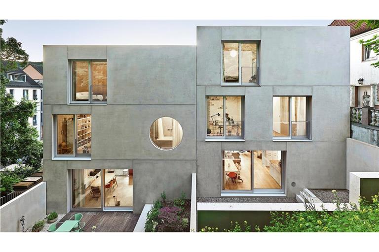 Auf einem steilen Restgrundstück in Stuttgart entstanden ist das Doppelhaus, das von M Architekten entworfen haben  –  eines der Ziele beim Tag der Architektur.