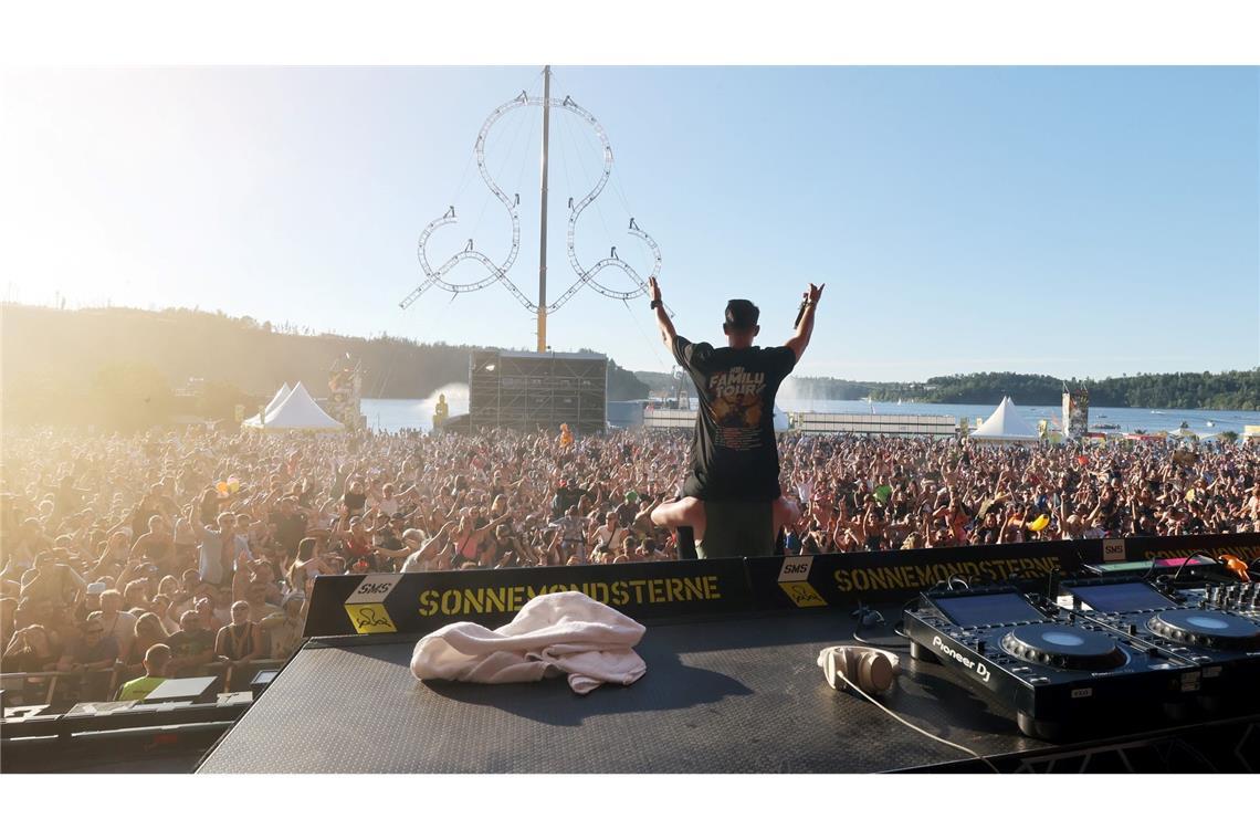 Auf Festivals können Musikfans auch neue Künstlerinnen und Künstler entdecken. (Archivbild)