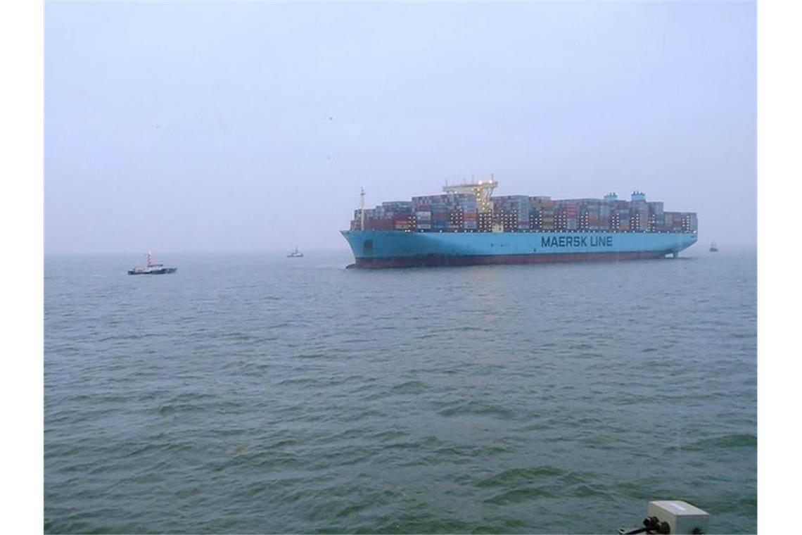 Auf Grund gelaufen: das Containerschiff „Mumbai Maersk“. Foto: Havariekommando/dpa