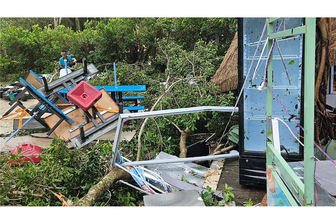 Taifun "Kajiki" wütet in Vietnam - Schäden auf Hainan Auf Hainan wurden vorsorglich 20.000 Menschen in Sicherheit gebracht.