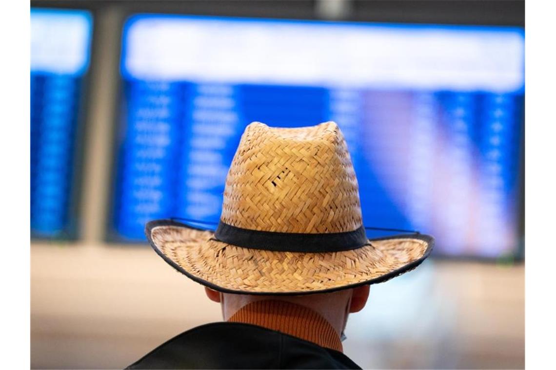 Reisebranche: Vorkrisenniveau erst 2023 Auf in den Urlaub: Die Reisewirtschaft sieht Anzeichen für eine deutliche Erholung der Branche. Foto: Jonas Walzberg/dpa
