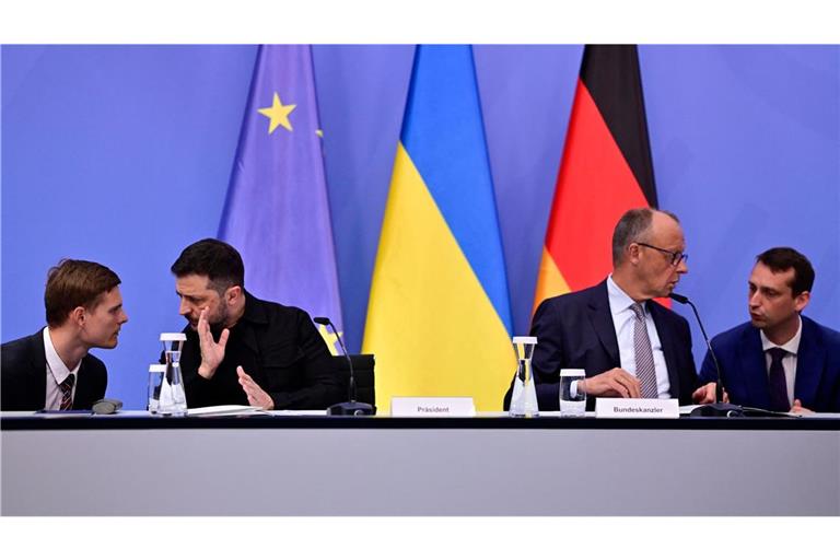 Auf Initiative von Kanzler Merz konferieren die Europäer mit dem US-Präsidenten über dessen am Freitag geplanten Alaska-Gipfel. (Archivbild)