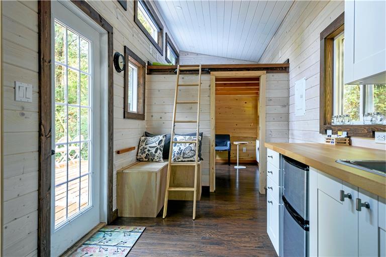 Auf kleinstem Raum wohnen und so Ressourcen schonen – das ist das Konzept der Tiny Houses. Foto: Adobe Stock/ppa5