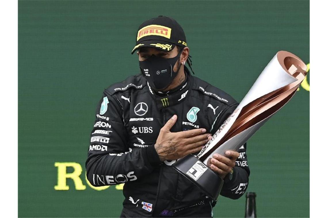 Auf Kurs Richtung Rekordweltmeister: Lewis Hamilton. Foto: Ozan Kose/POOL AFP/AP/dpa
