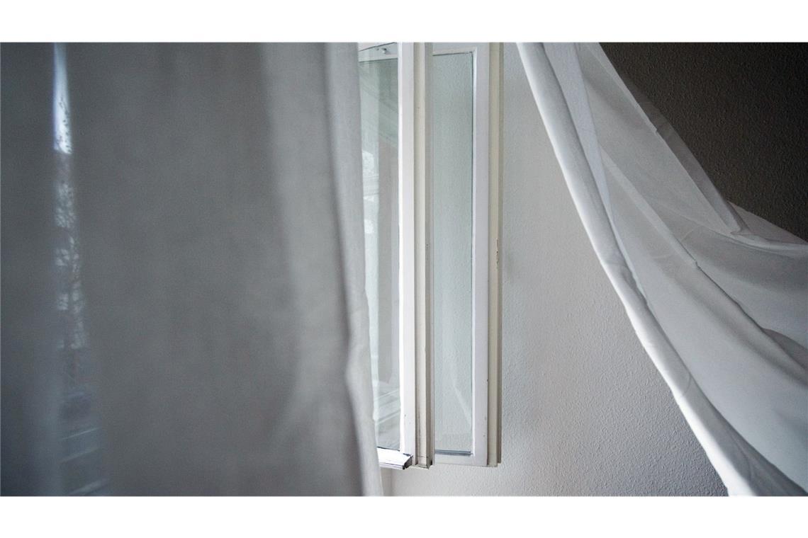 Fenster auf oder zu bei Hitze? Auf oder zu – wie bleibt die Hitze draußen? (Symbolbild)