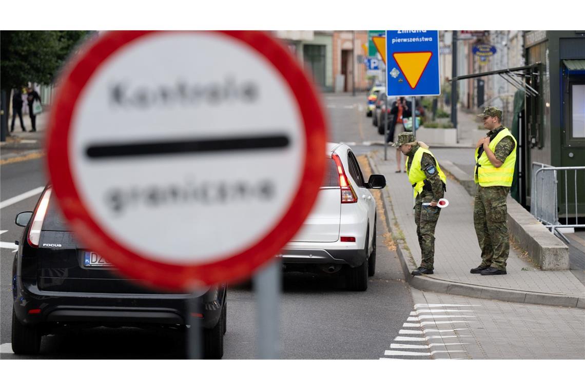 Polen und Deutsche kontrollieren Reisende an der Grenze