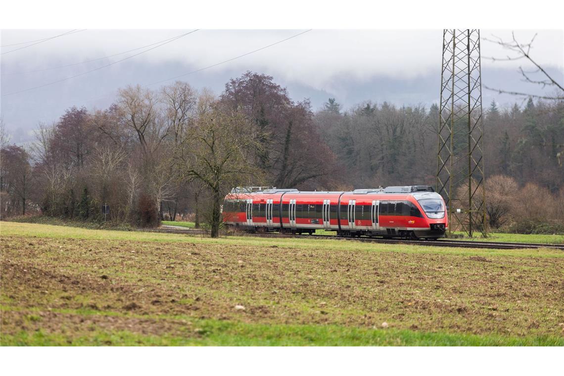 Kaum neue und elektrifizierte Bahnstrecken im nächsten Jahr Auf rund einem Drittel des deutschen Schienennetzes können wegen fehlender Oberleitungen keine elektrischen Züge fahren. (Archivbild)