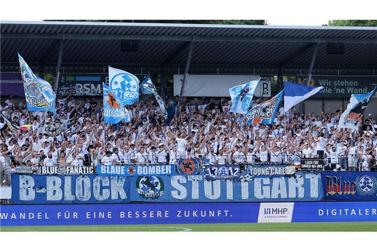 Auf seine treuen Fans konnten sich die Stuttgarter Kickers auch im durchwachsenen Jahr 2025 stets verlassen.