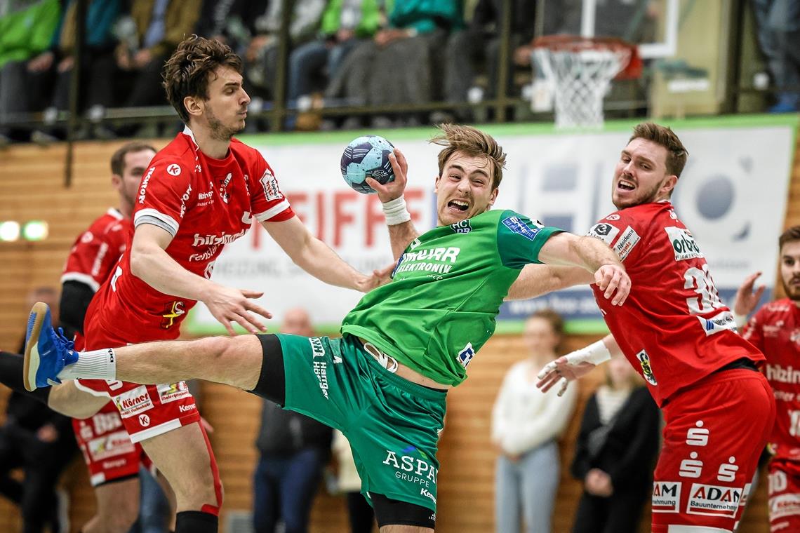 Auf Tobias Gehrke (am Ball) und die HCOB-Handballer wartet in der Aufstiegsrunde eine harte Gegenwehr. Foto: Alexander Becher
