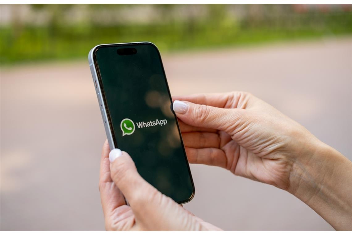 KI soll auf Daten zugreifen: Stimmt das? Auf WhatsApp gehen derzeit Kettenbriefe herum.