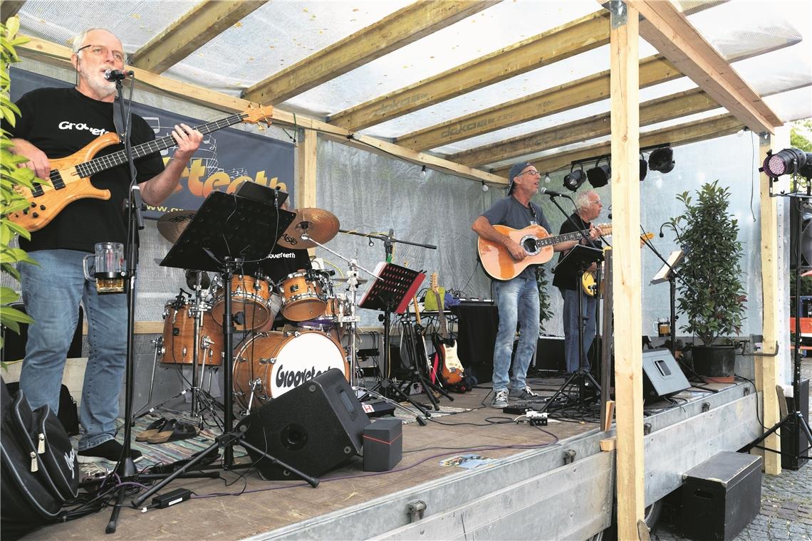 Weissacher feiern ihr Fest der Feste Auf zwei Bühnen gibt es ein Musikprogramm. Zu Gast sind unter anderem die Grooveteeth.