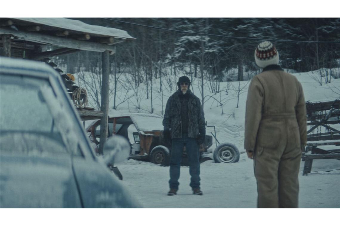 Aufeinandertreffen im Hof des Peinigers (Marc Mechaca). Rechts: Emma Thompson als Barb.