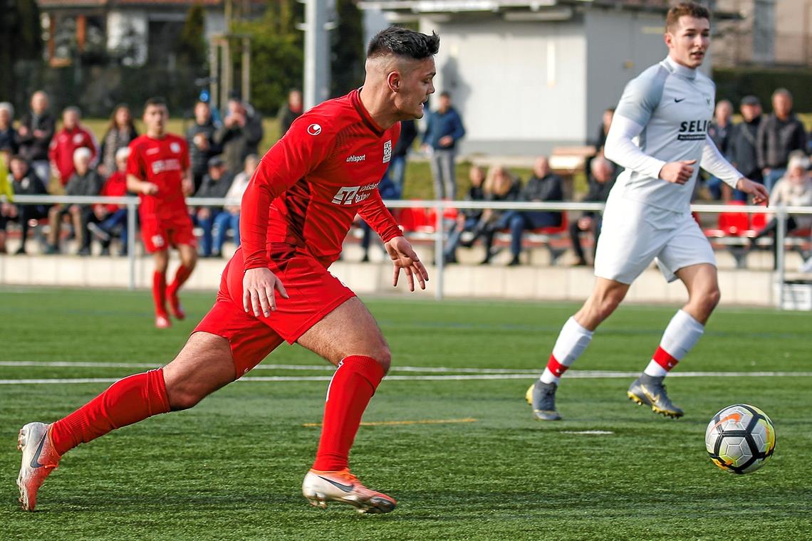 Nach der Pause dreht der Favorit richtig auf Auffälligster Akteur im TSG-Test beim Stadtrivalen Steinbach: Marvin Zimmermann. Foto: A. Becher