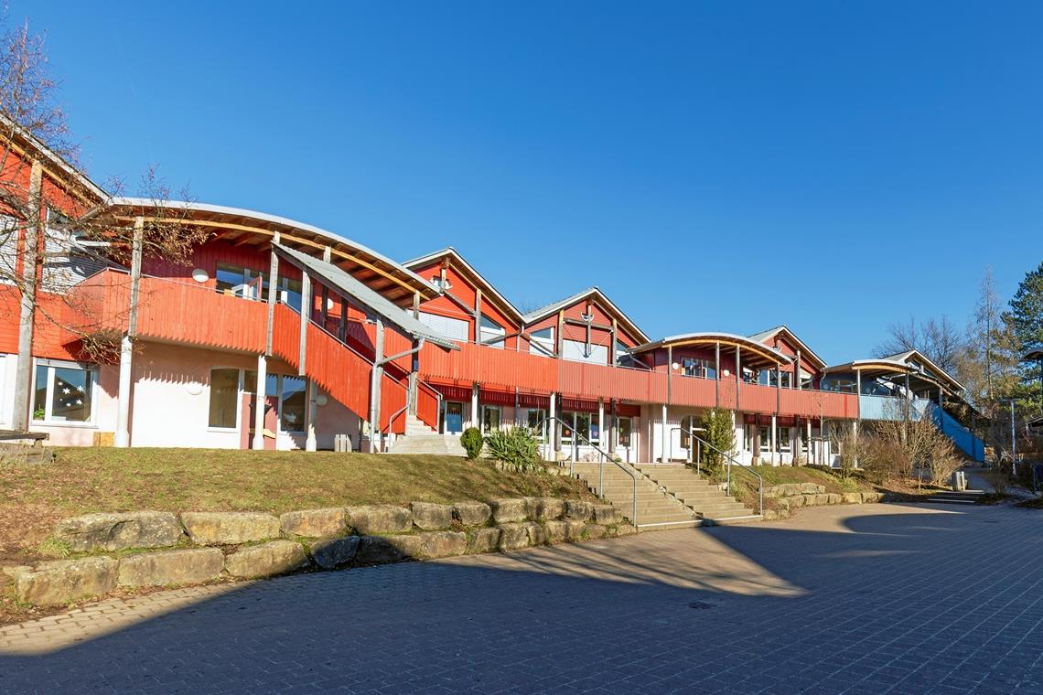 Aufgrund der baulichen Voraussetzungen ist das Querlüften an der Backnanger Waldorfschule leicht zu bewerkstelligen und sehr effizient. Foto: A. Becher