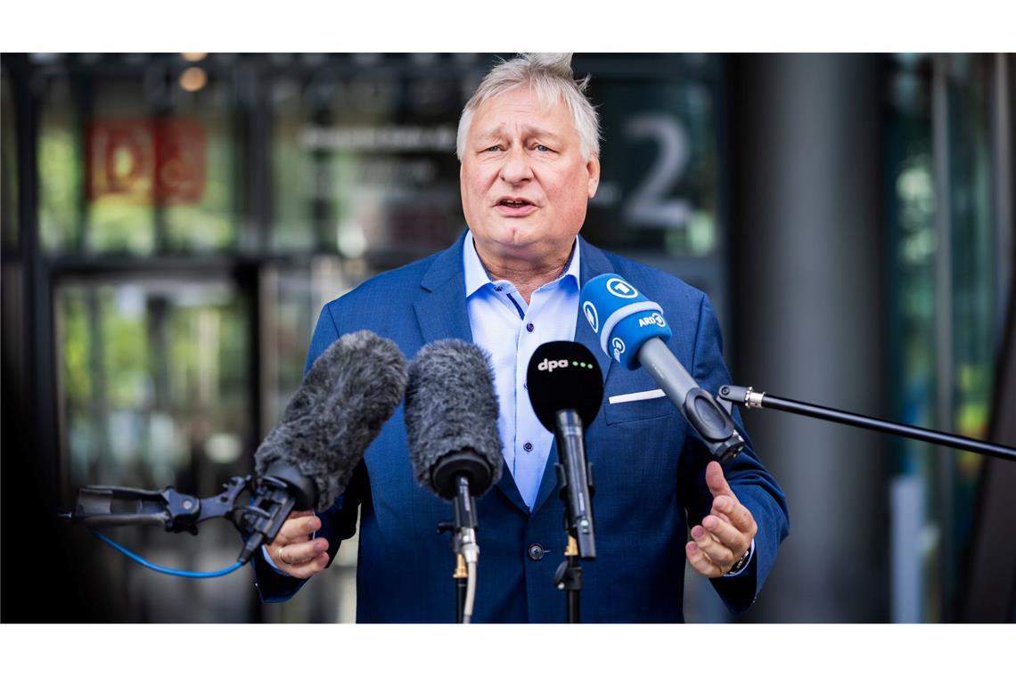 Aufgrund der hohen Spritpreise fordert EVG-Chef Burkert Rabatte bei der Deutschen Bahn. (Archivbild)